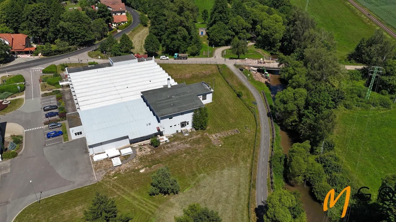 Prodej komerčního prostoru 2550 m²
