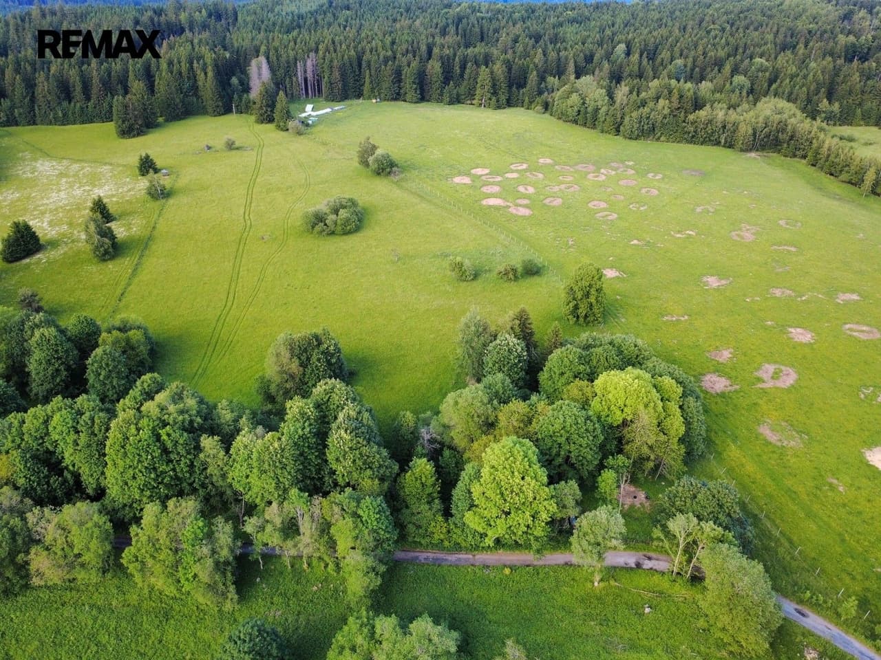 Prodej pozemku 2281 m²