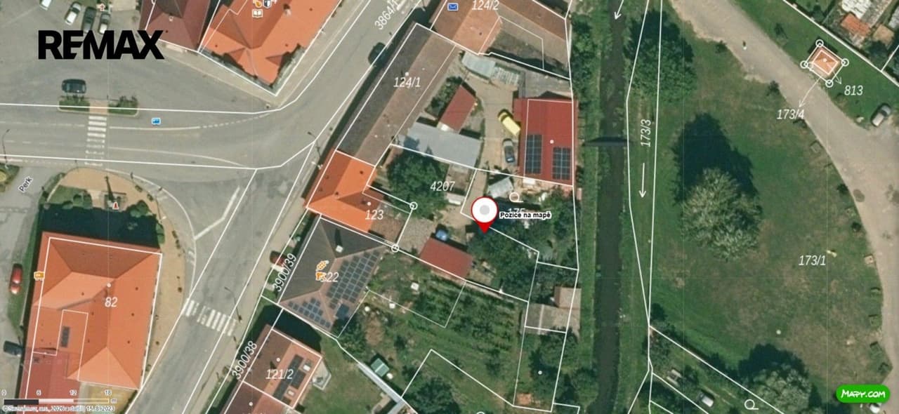 Prodej pozemku 696 m²