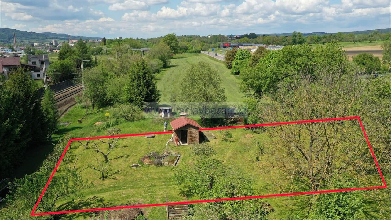 Prodej pozemku 703 m²