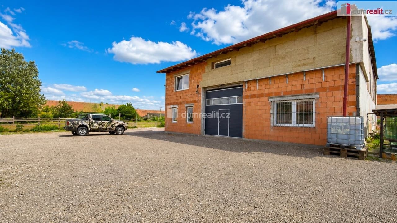 Prodej komerčního prostoru 3255 m²