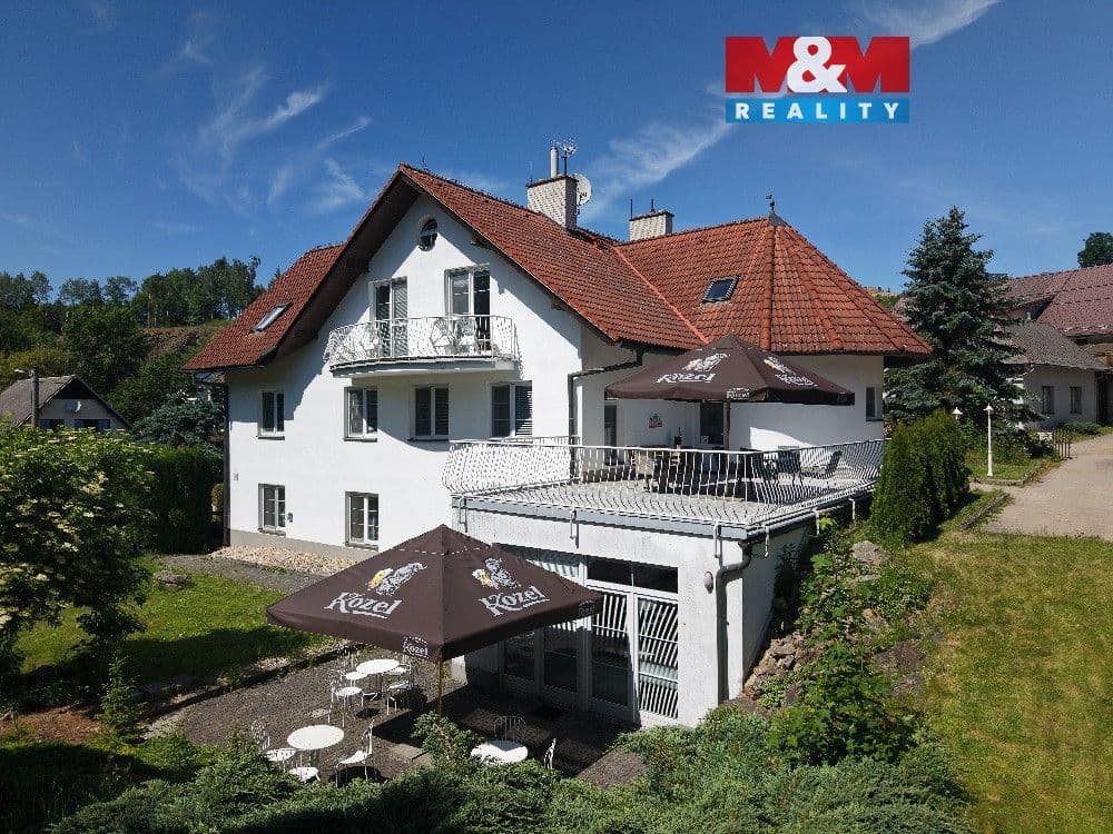 Prodej komerčního prostoru 716 m²