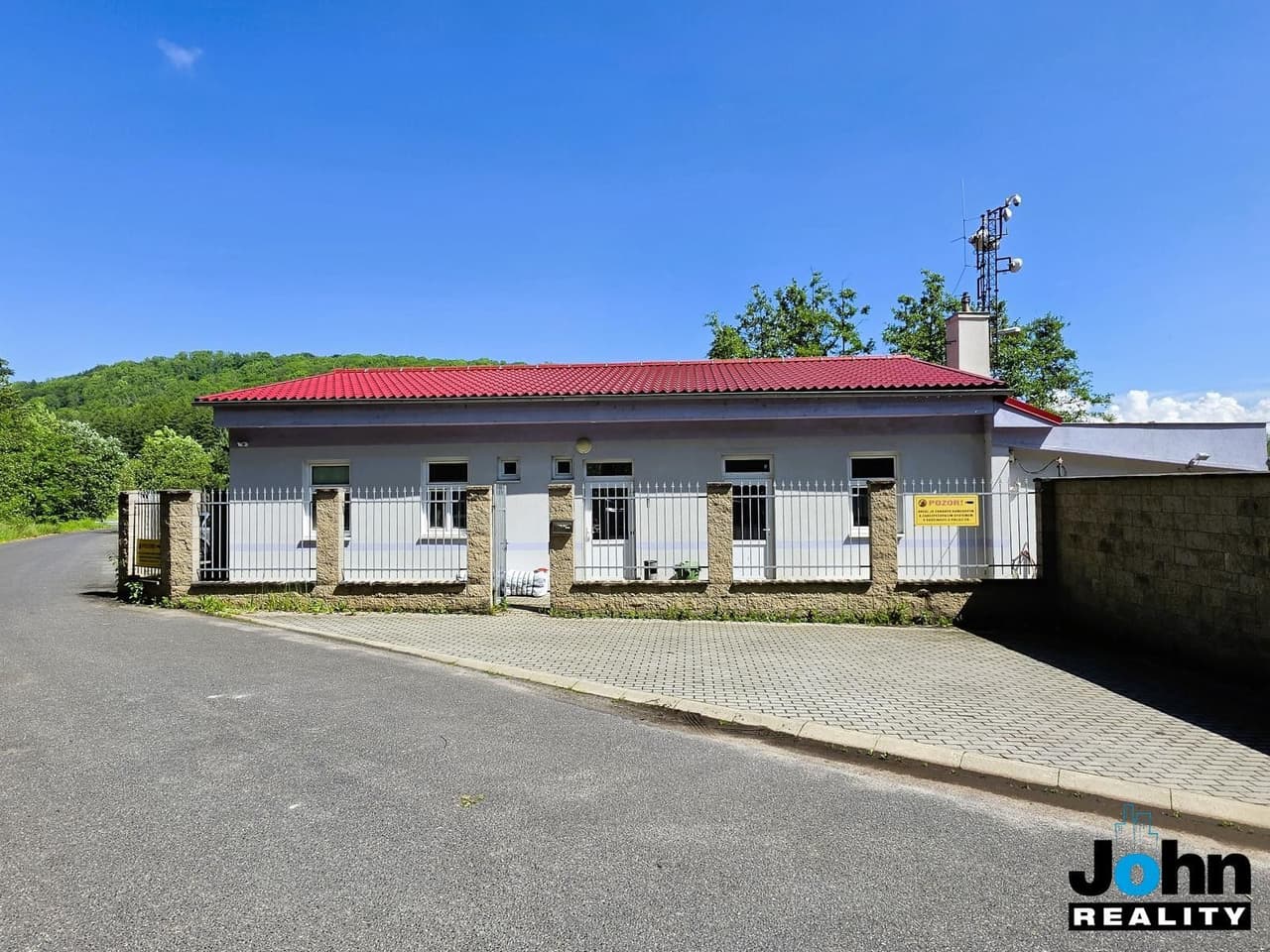 Prodej komerčního prostoru 2140 m²