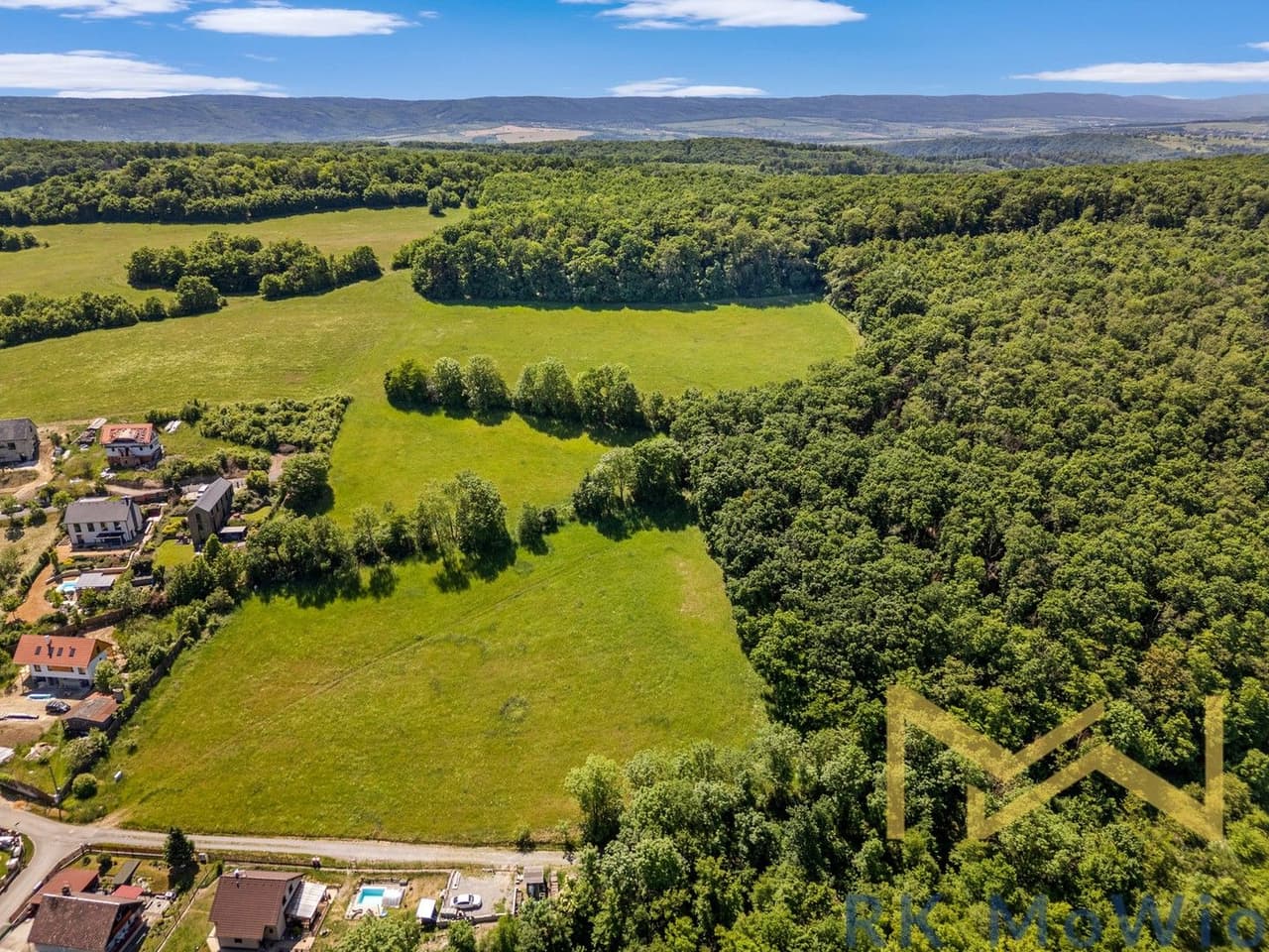Prodej pozemku 16376 m²