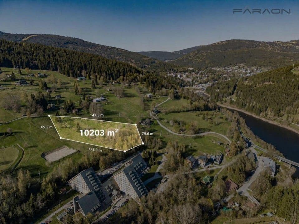Prodej pozemku 10203 m²