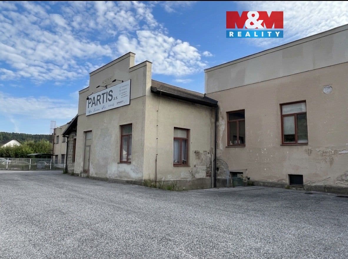 Pronájem komerčního prostoru 1500 m²