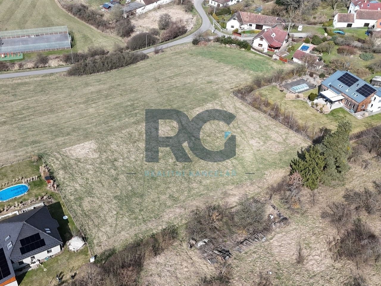 Prodej pozemku 1600 m²