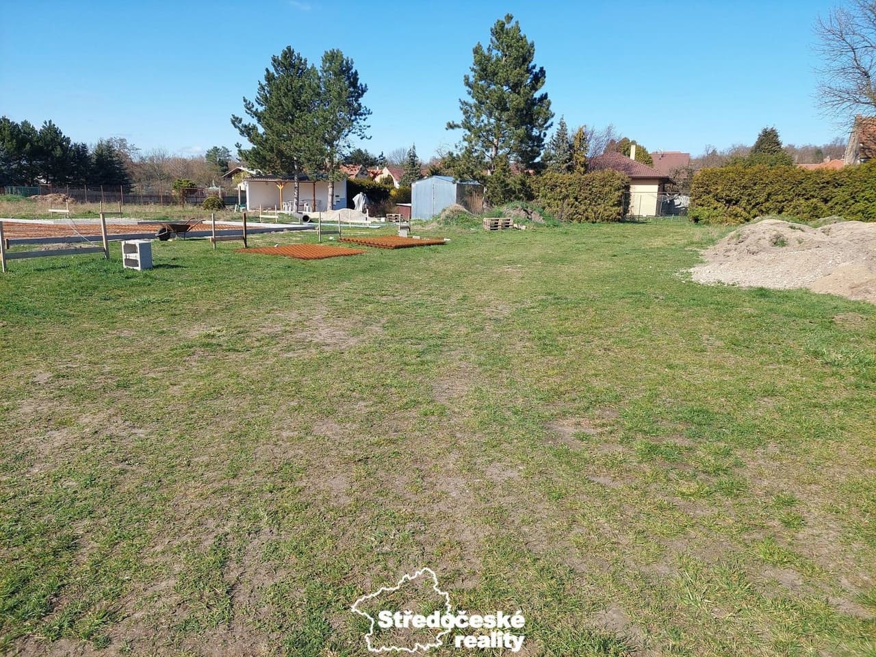 Prodej pozemku 853 m²