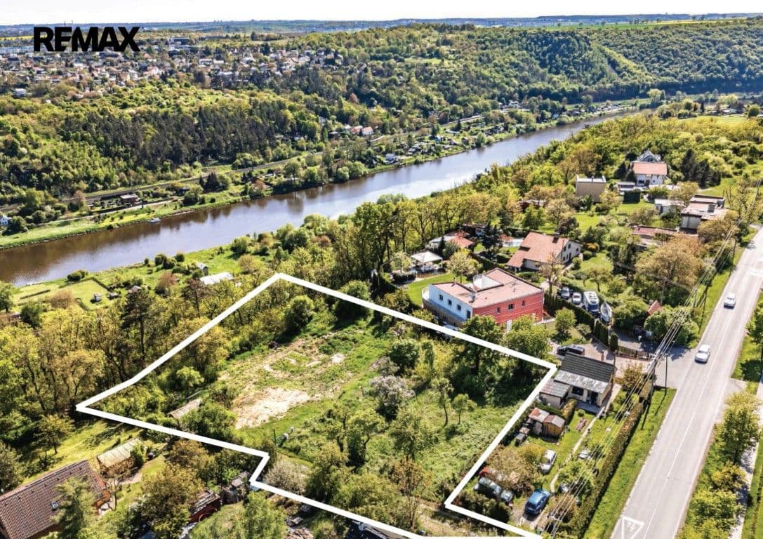 Prodej pozemku 3223 m²