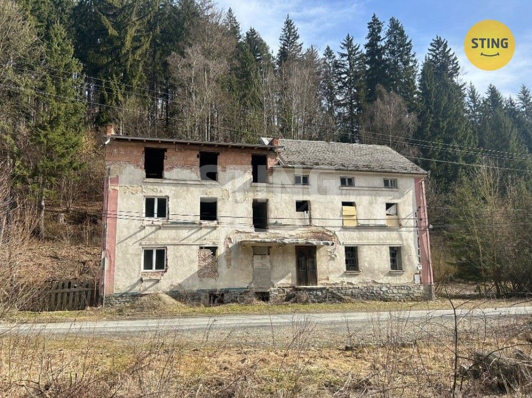 Prodej nemovitosti 700 m²