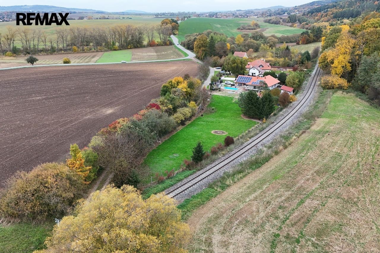 Prodej pozemku 2430 m²