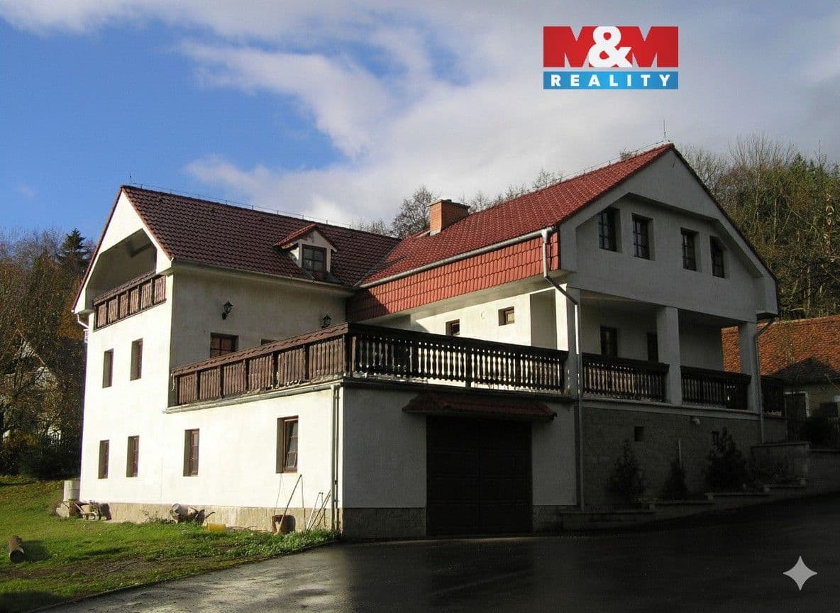 Prodej komerčního prostoru 850 m²