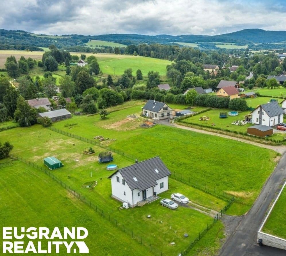 Prodej pozemku 2004 m²