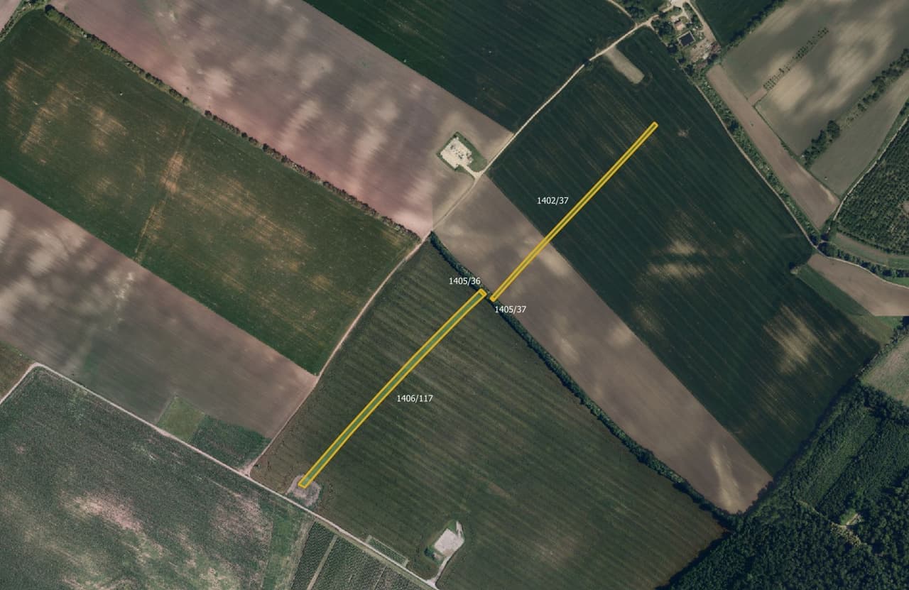 Prodej pozemku 7861 m²