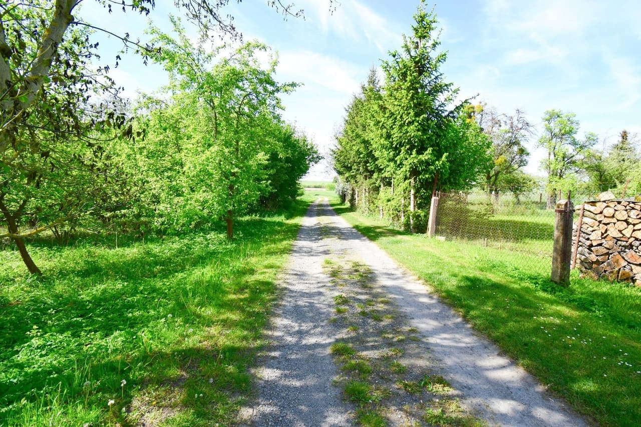Prodej pozemku 2033 m²
