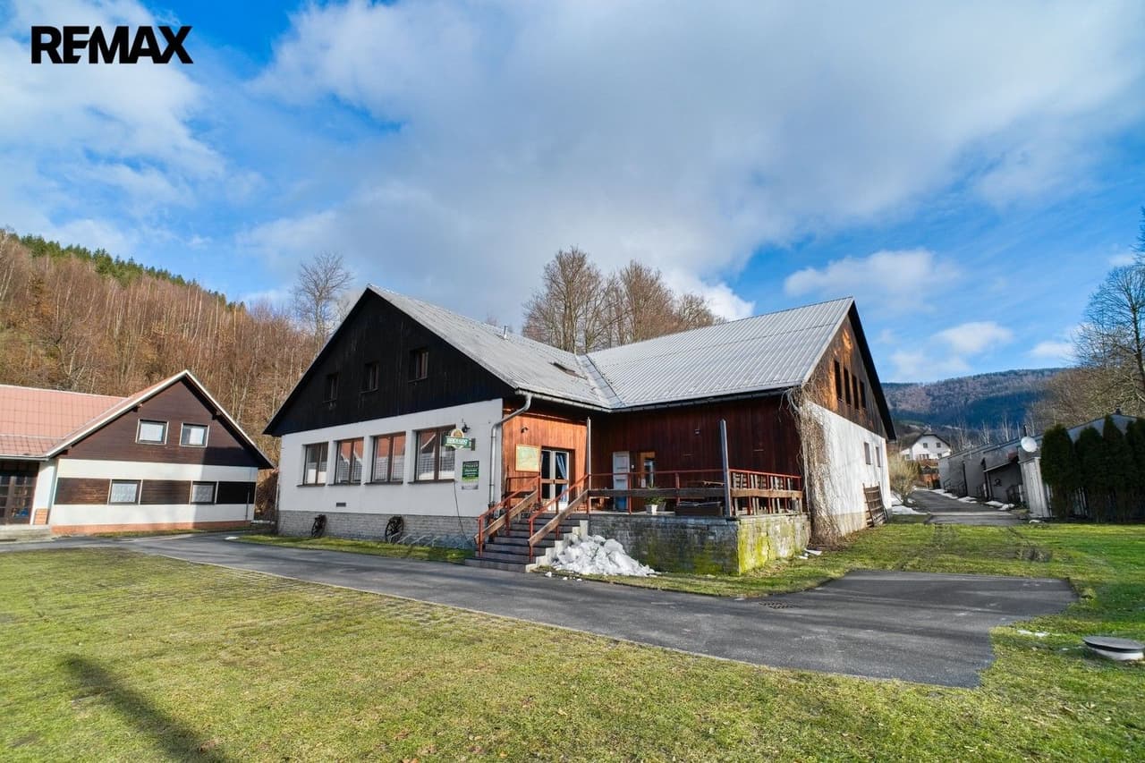 Prodej komerčního prostoru 1000 m²