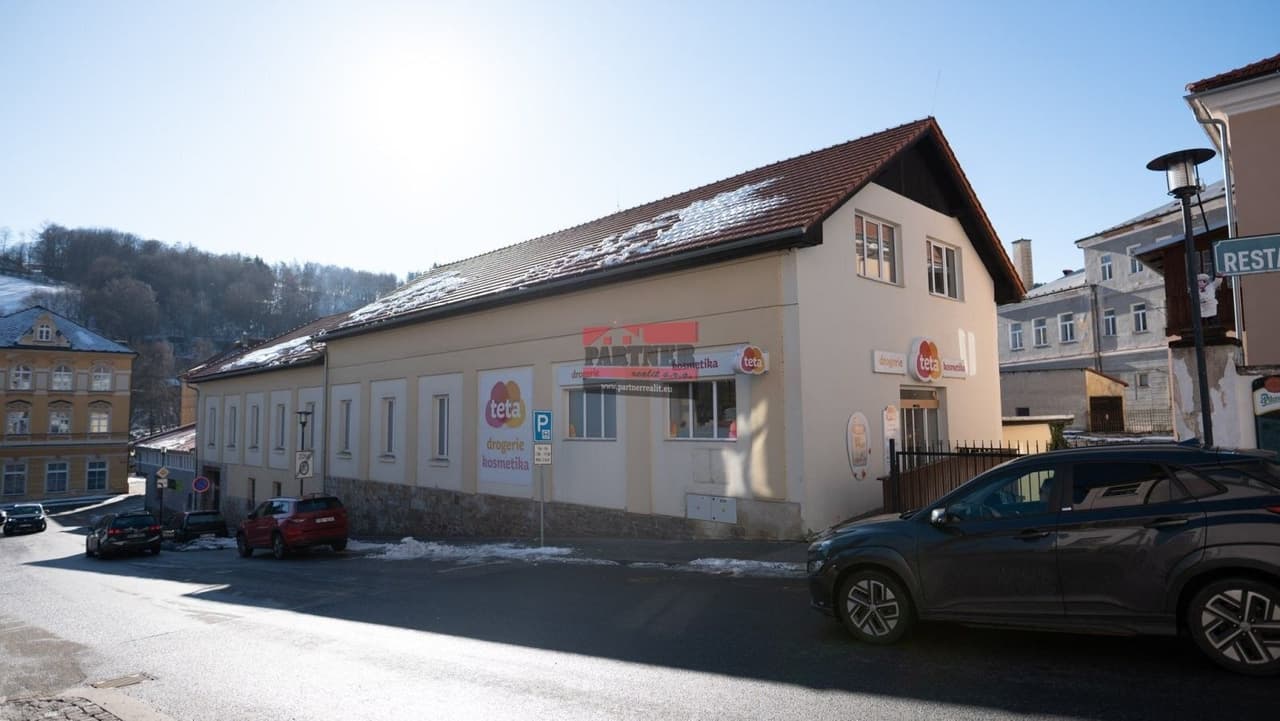 Prodej komerčního prostoru 920 m²