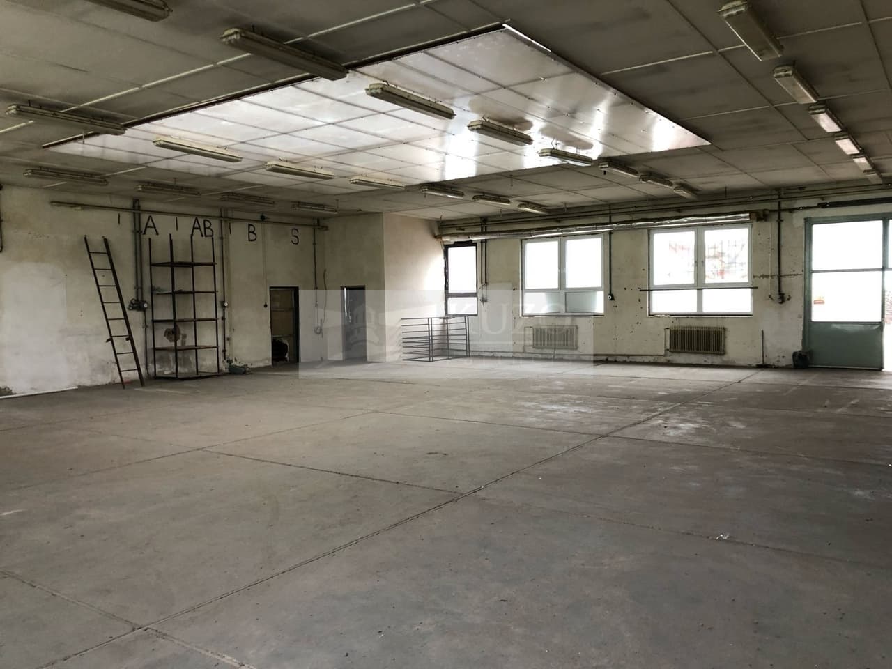 Pronájem komerčního prostoru 912 m²