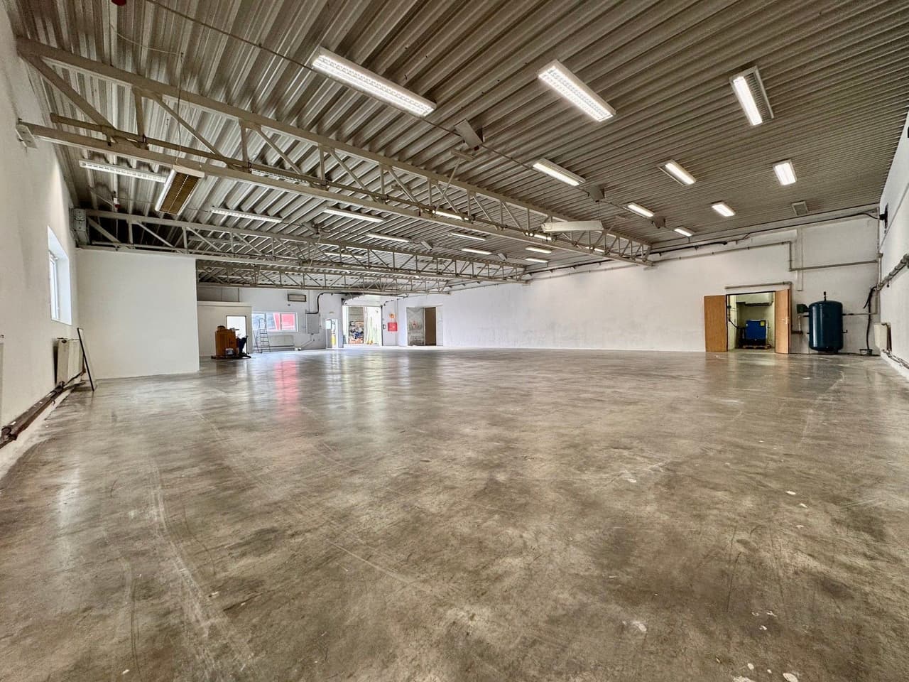 Pronájem komerčního prostoru 613 m²