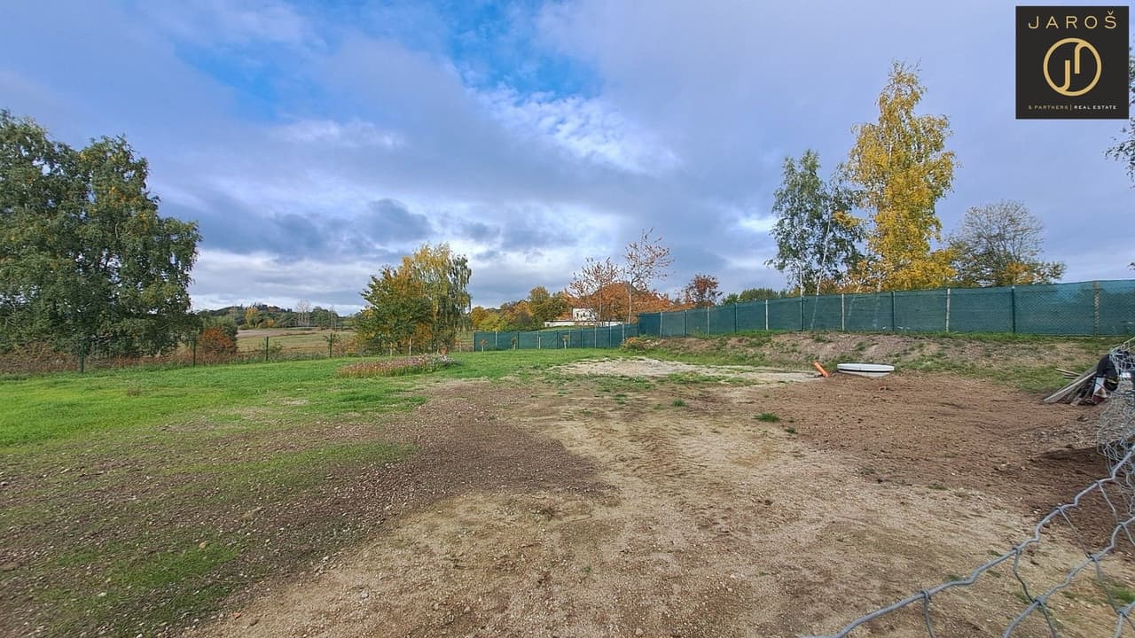 Prodej pozemku 704 m²