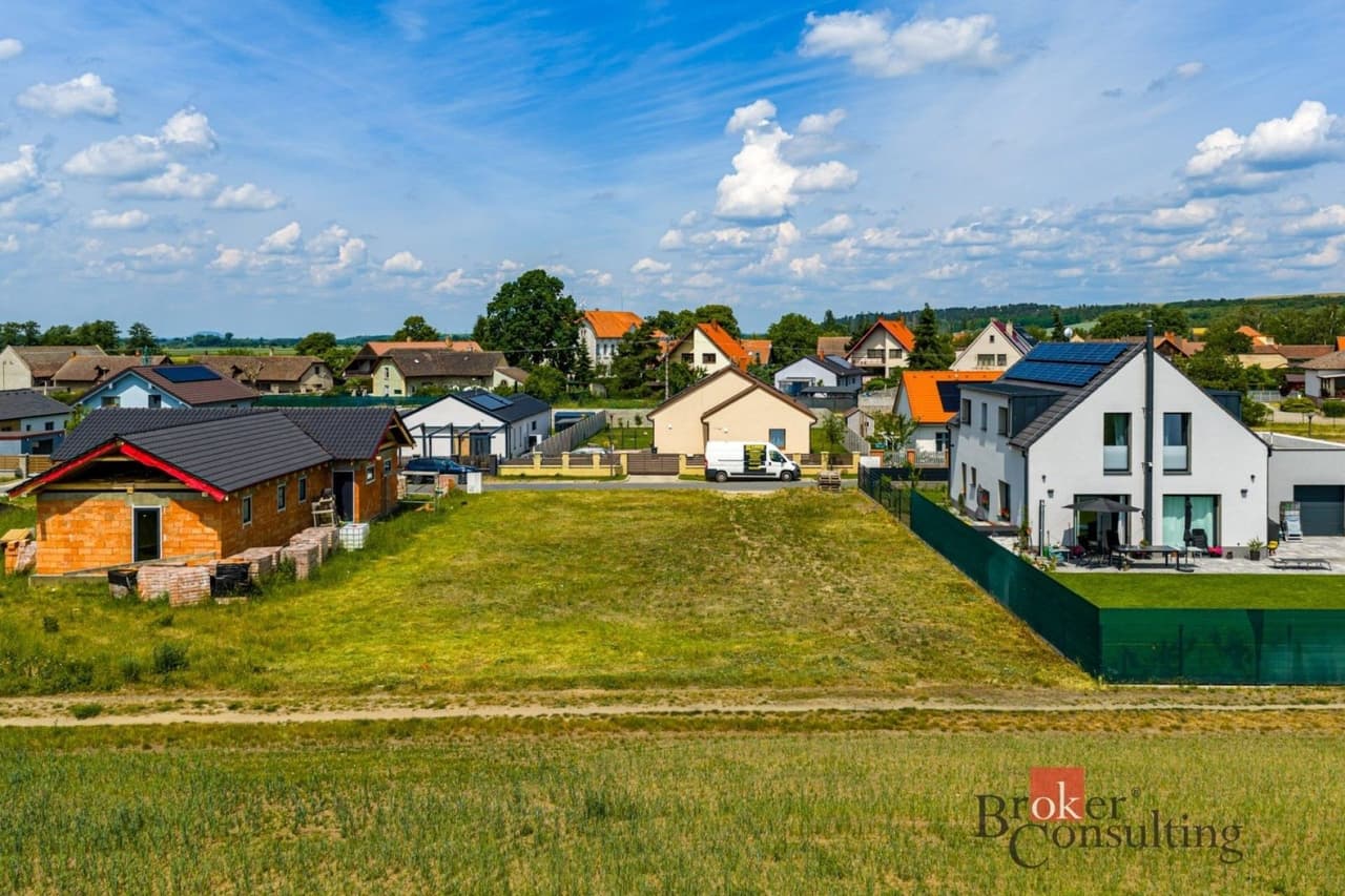 Prodej pozemku 827 m²