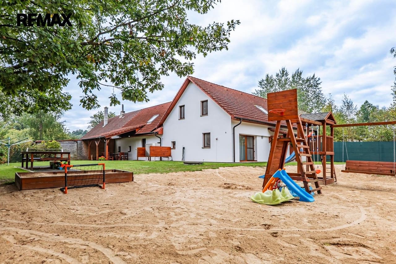 Prodej nemovitosti 236 m²