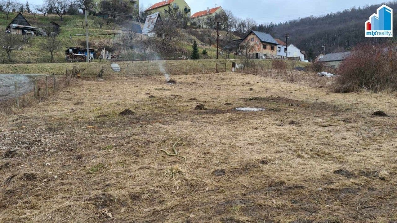 Prodej pozemku 2156 m²