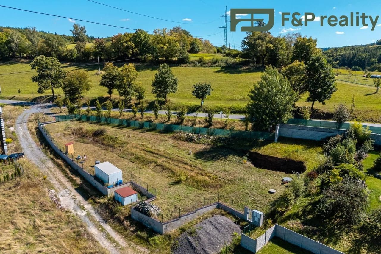 Prodej pozemku 1852 m²