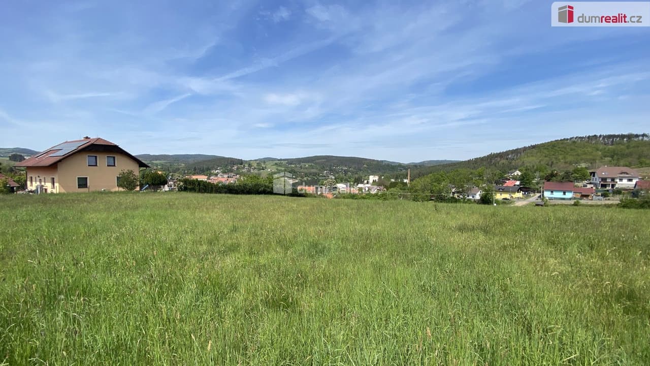 Prodej pozemku 1100 m²