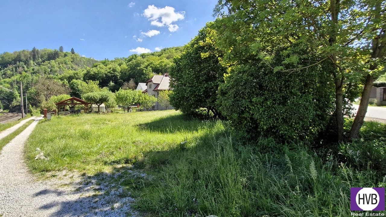 Prodej pozemku 1394 m²