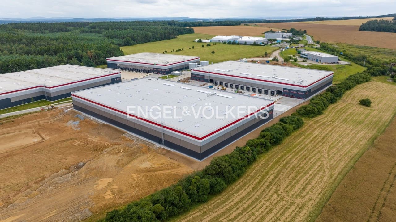 Pronájem komerčního prostoru 63500 m²
