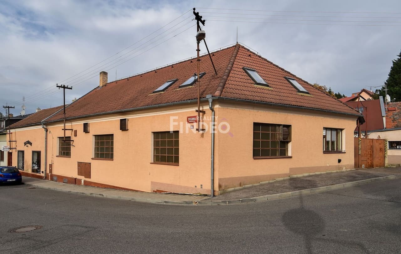 Pronájem komerčního prostoru 1350 m²