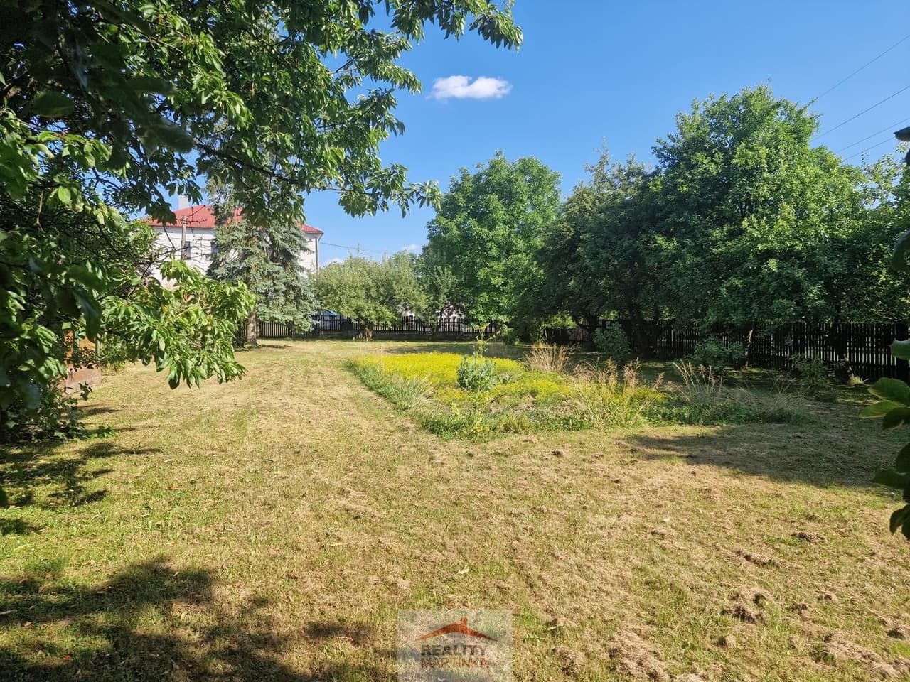 Prodej pozemku 1060 m²