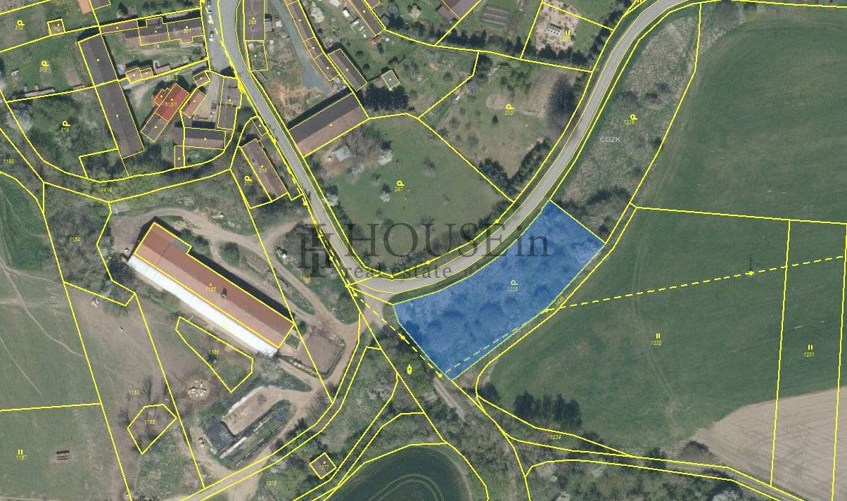 Prodej pozemku 2410 m²