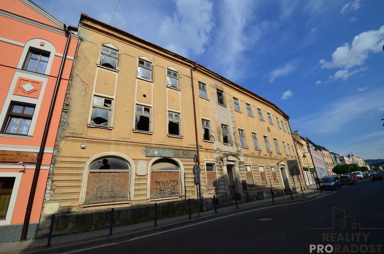 Prodej komerčního prostoru 2512 m²