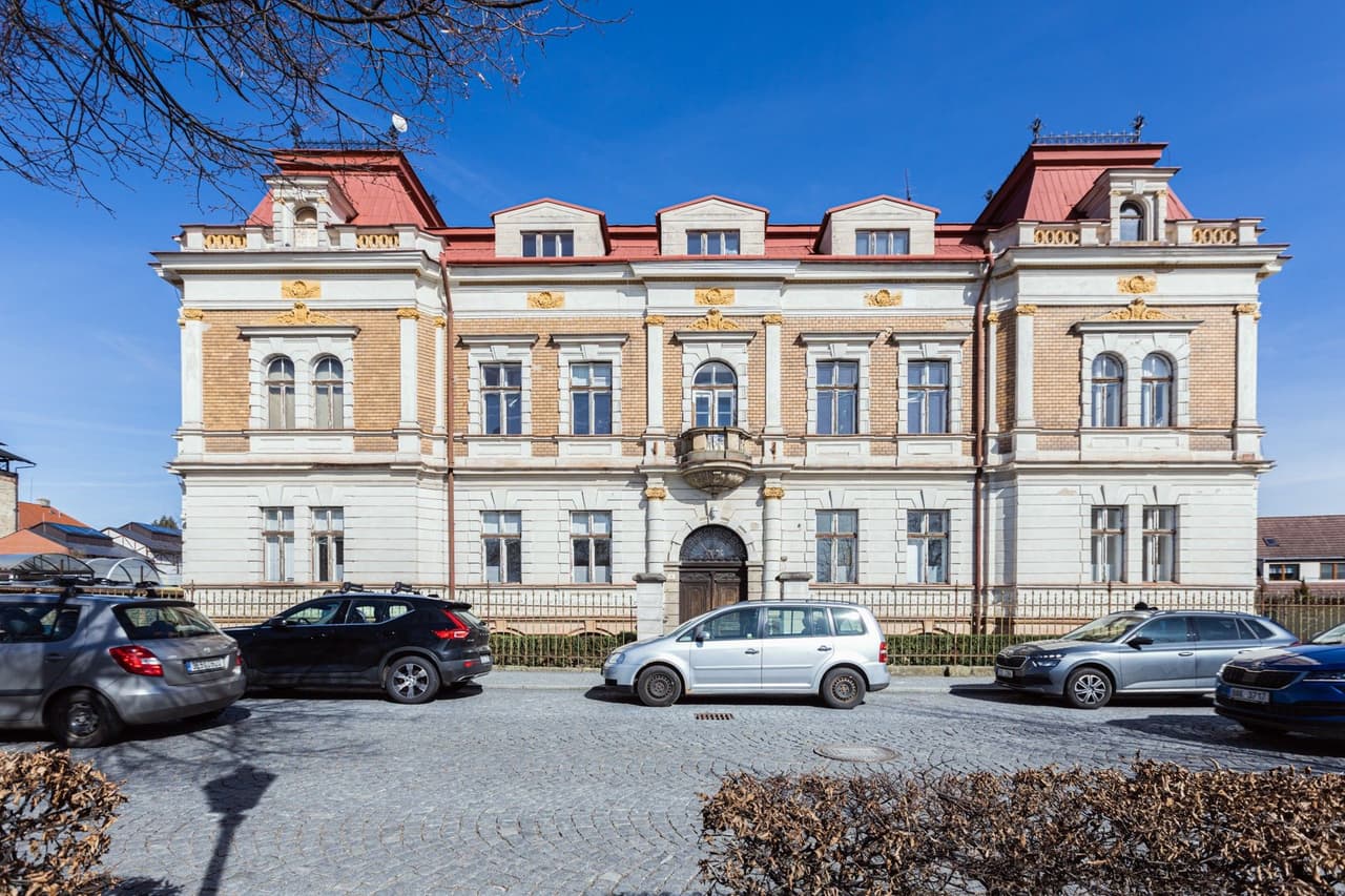Prodej komerčního prostoru 1000 m²