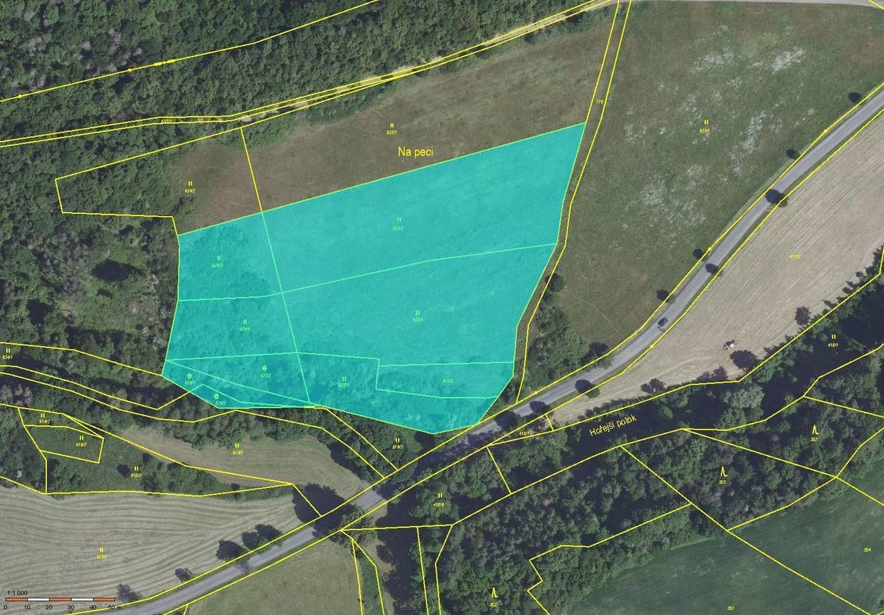 Prodej pozemku 8710 m²