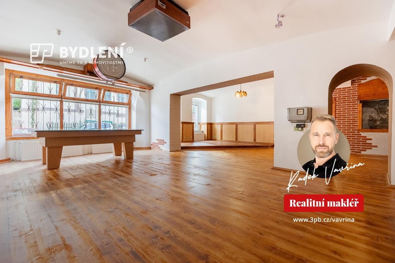 Pronájem komerčního prostoru 330 m²