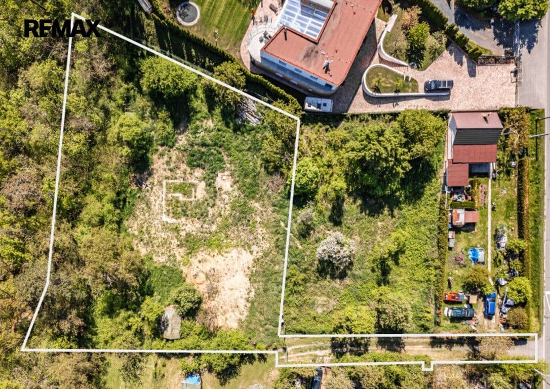 Prodej pozemku 1885 m²