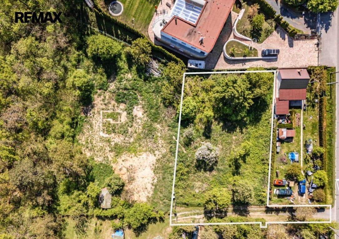Prodej pozemku 1070 m²
