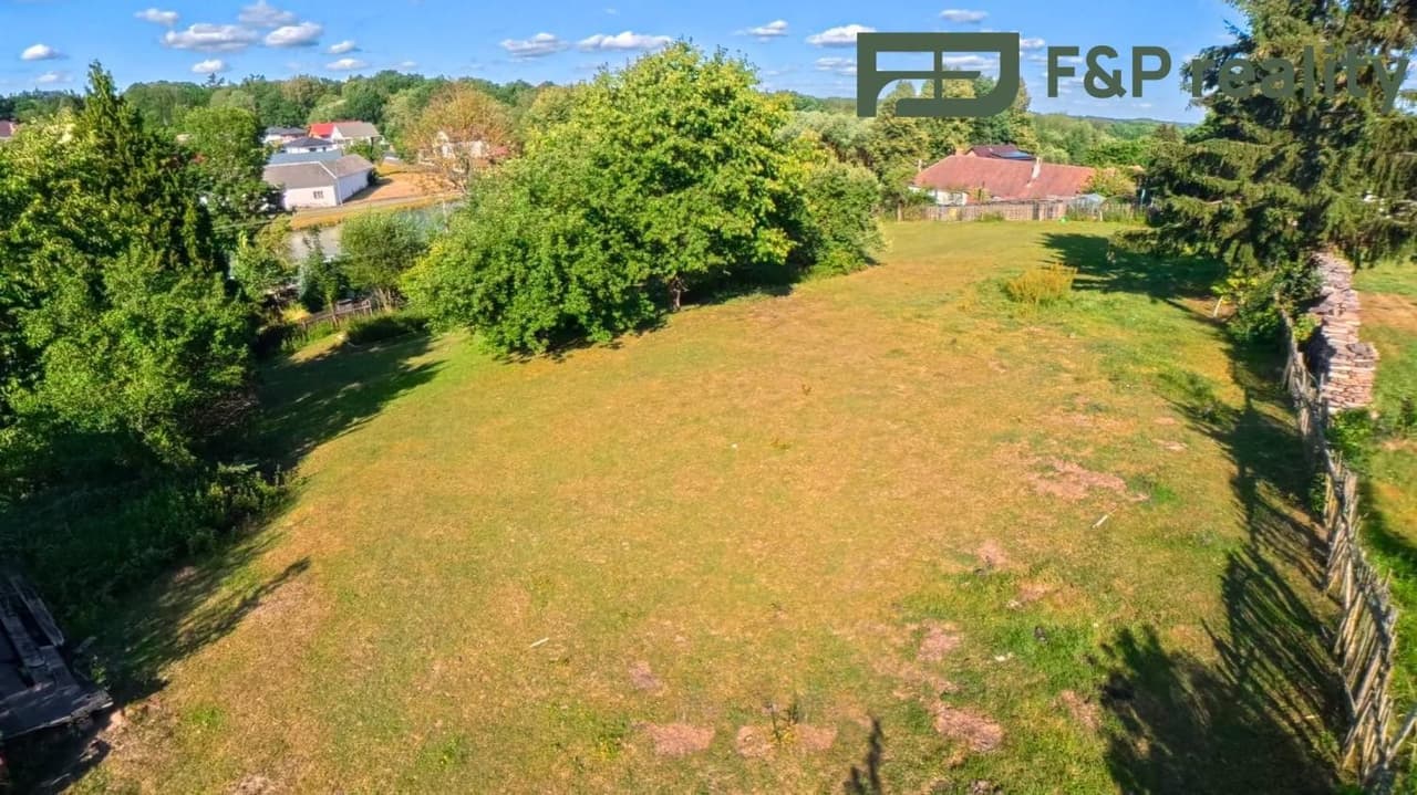 Prodej pozemku 976 m²